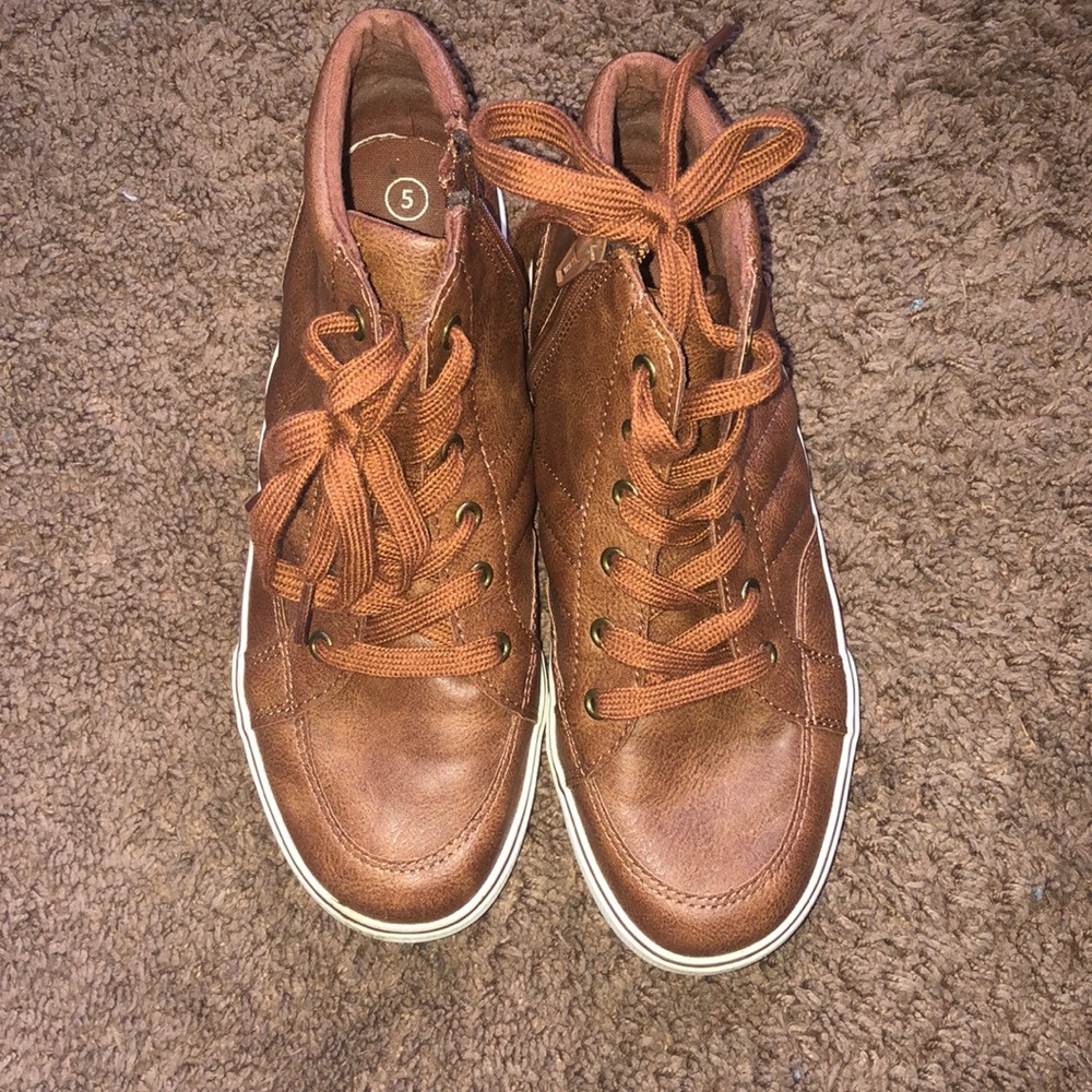 Brown leather Hightops